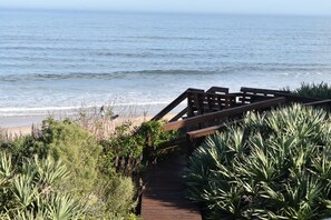 On the beach - Flagler Beach Motel and Vacation Rentals (Flagler Beach)