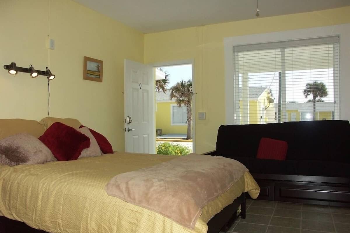 Iron/ironing board, free WiFi, bed sheets