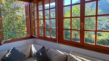 Télévision, cheminée