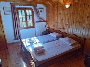 4 chambres, bureau, chambres insonorisées, fer et planche à repasser