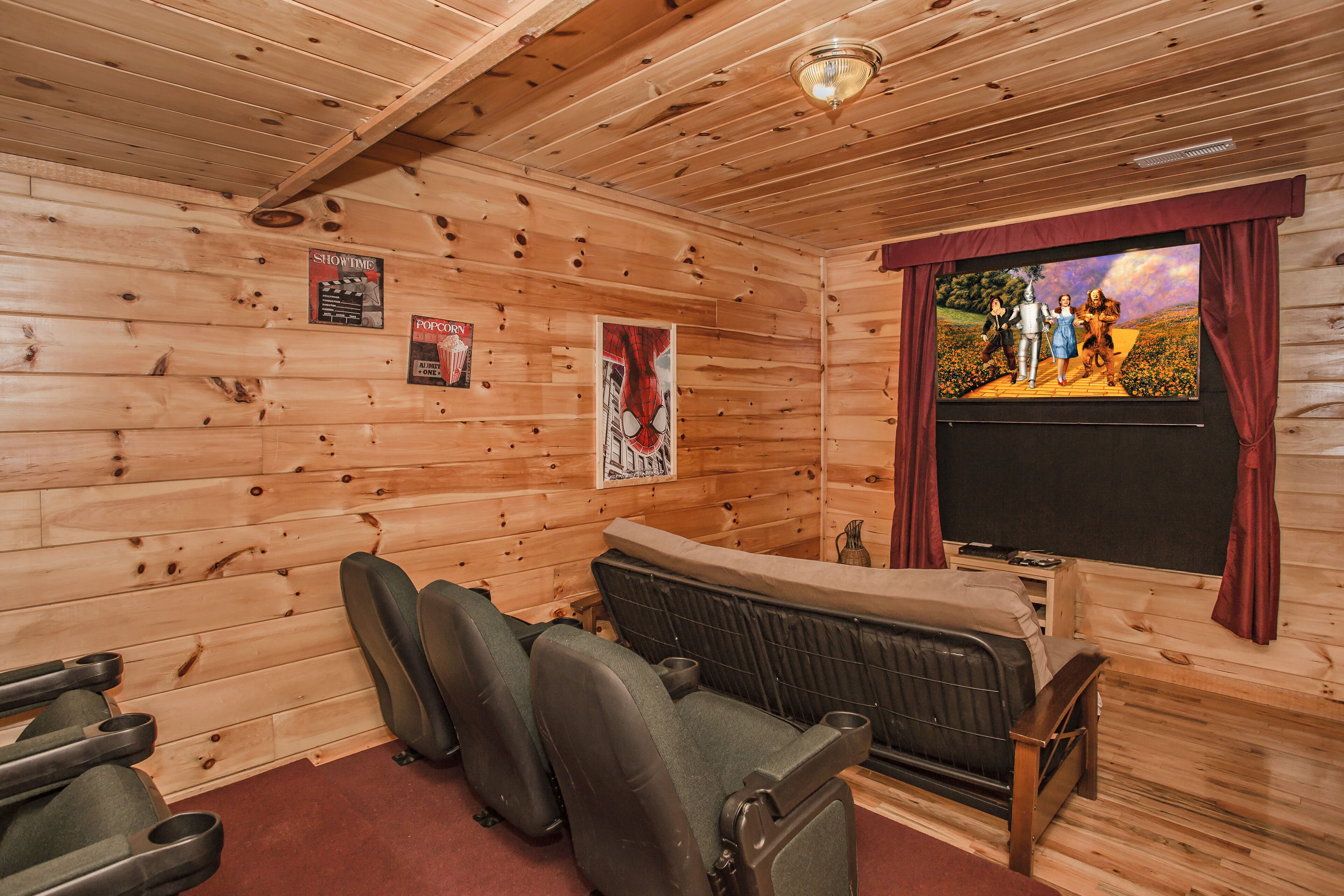 Dolly's Doorstep: Spectacular Views! Perfectly located at the entrance of Dollywood. Top Amenities!