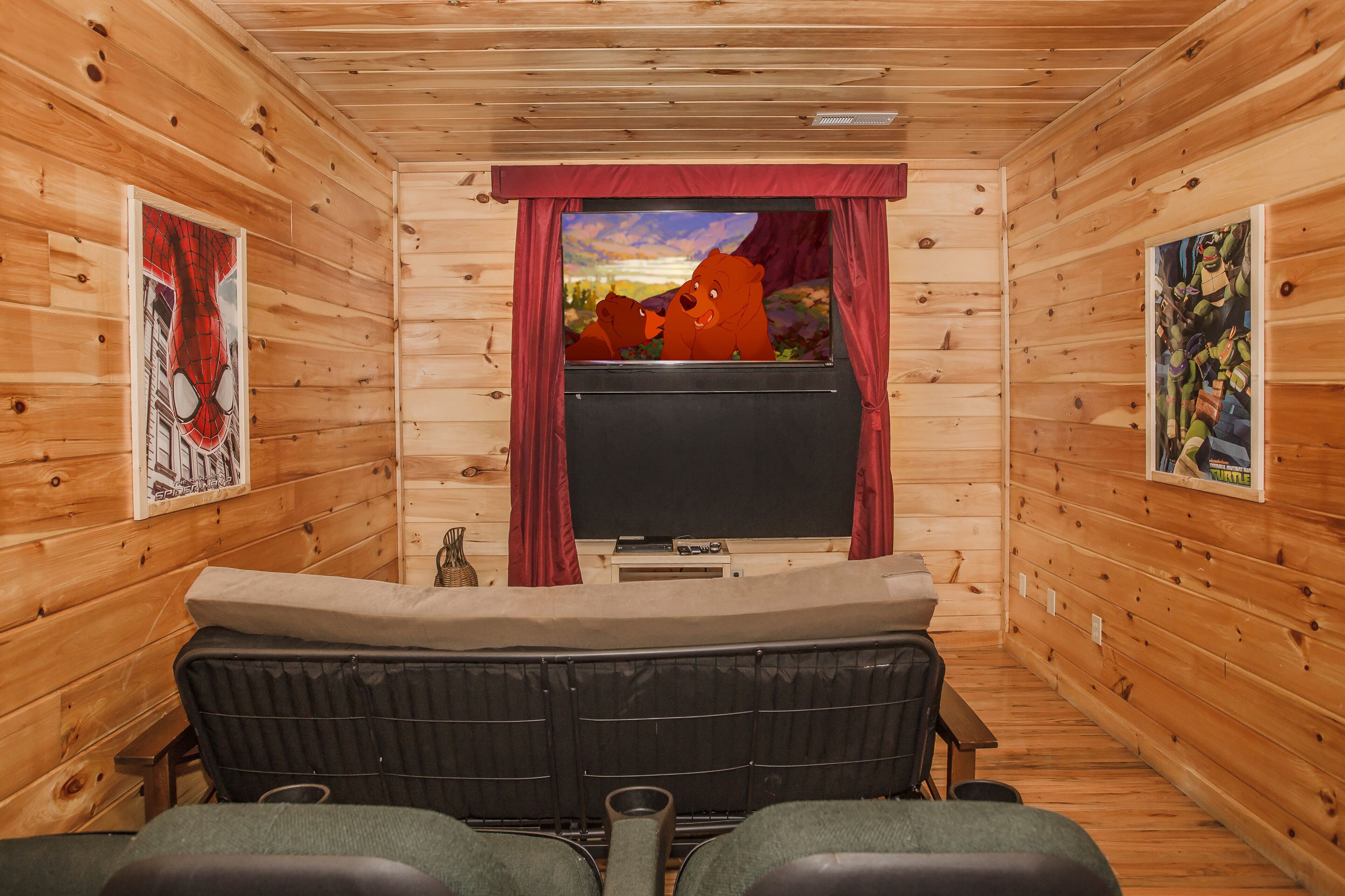 Dolly's Doorstep: Spectacular Views! Perfectly located at the entrance of Dollywood. Top Amenities!