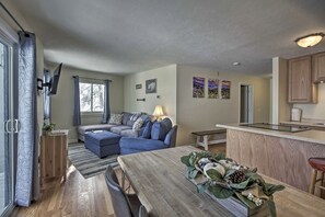 TV - Ski-In Ski-Out Wintergreen Condo w/ Balcony (Wintergreen Resort)