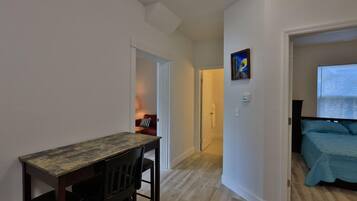 Apartemen Comfort, 2 kamar tidur (216 B) | 2 kamar tidur, setrika/meja setrika, dan Wi-Fi gratis