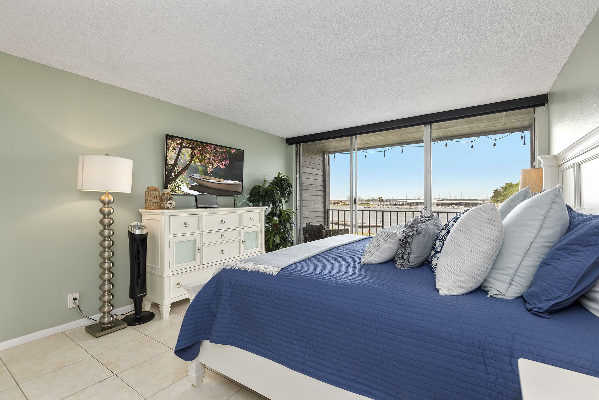 Enjoy Resort Style Living on Lake Conroe: Tennis, Lake-Side Pool, Gym, Marina