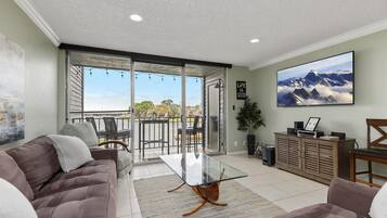 Smart TV, libros, biblioteca de música, videoteca