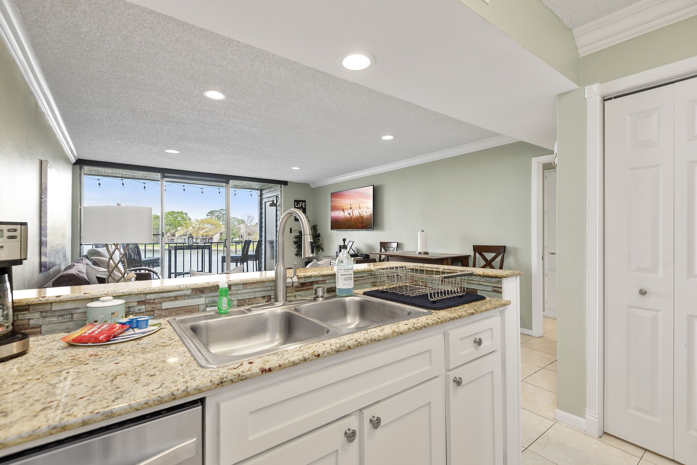 Enjoy Resort Style Living on Lake Conroe: Tennis, Lake-Side Pool, Gym, Marina