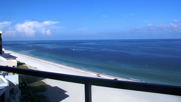 Condo, 1 cama King size, alberca privada, vista a la playa | Balcón