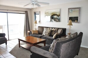 42-inch TV with cable channels - Las Brisas 105 (Madeira Beach)