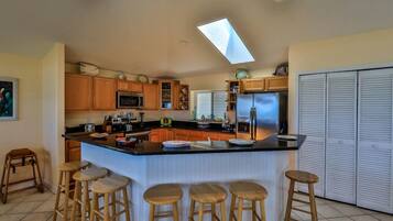 Comfort House, 3 Bedrooms, Beach View (Beach House) | Private kitchen | Full-sized fridge, microwave, oven, dishwasher