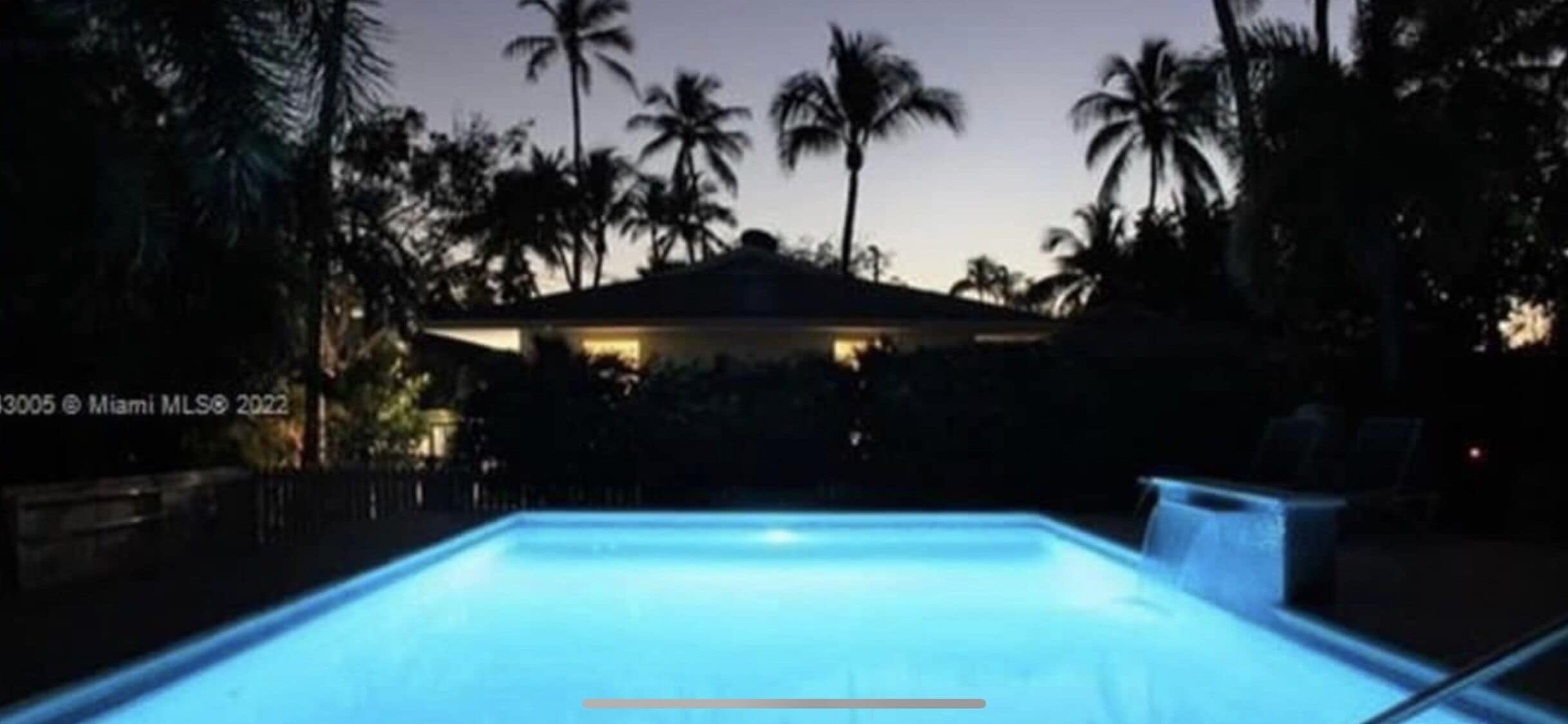 TikiBar,HeatedPool,PriSpa,kayaks,SUP’s,Bikes,BBQ,Fire ring, outside TV, and more