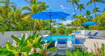 TikiBar with TV &Stereo, PrivateSpa, Heated Pool, Hammock,SUP’s, Kayaks,Bikes,FP