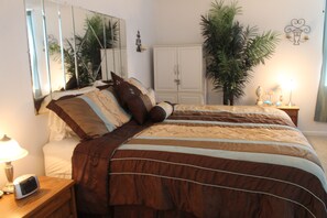 Bloc d'apartaments, diversos llits, piscina privada, vistes a la piscina | 2 dormitoris i Internet per cable gratuïta 