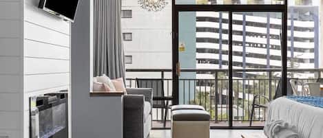 Televisión, chimenea, oficina