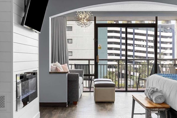 تلفزيون، مدفأة، مكتب