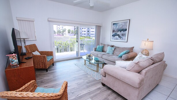 Unclassified image, 1 of 18, button - San Remo 102 (Redington Shores)