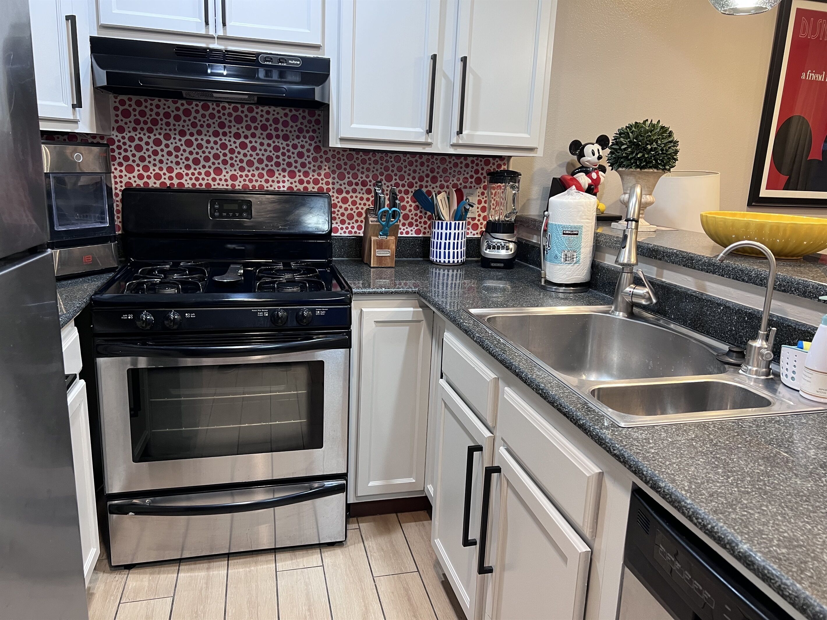 Magicway Villas + Mick's ClockHouse + CLOSEST WALK TO DISNEY + 3 POOLS & SPA