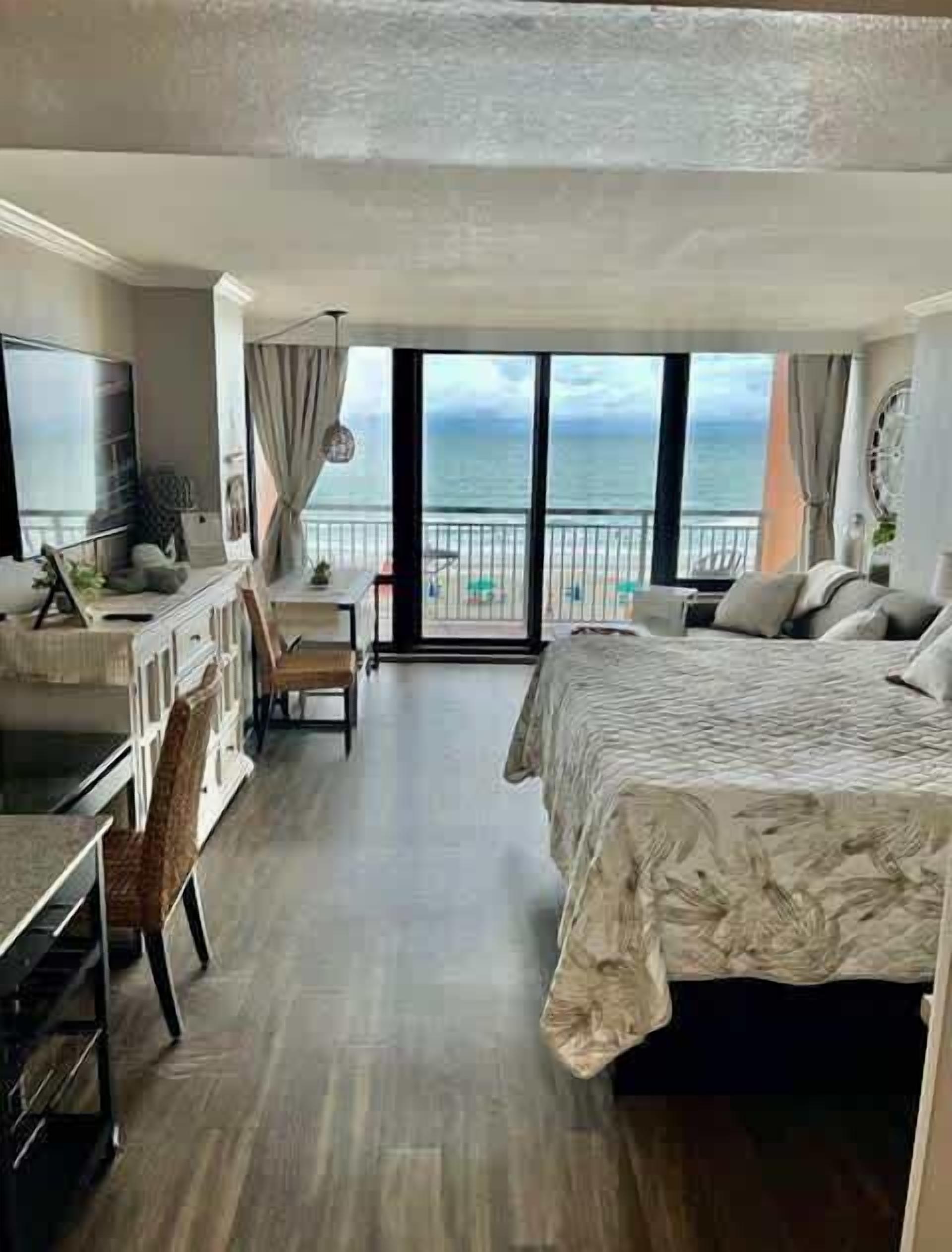 1 bedroom, desk, iron/ironing board, WiFi