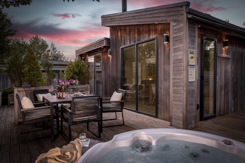 The Retreat, Strawberryfield Park - a lodge that sleeps 4 guests in 2 bedrooms