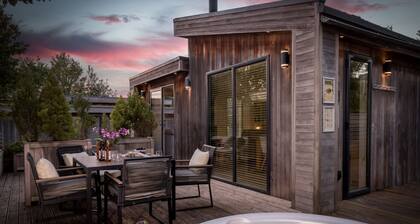 The Retreat, Strawberryfield Park - a lodge that sleeps 4 guests in 2 bedrooms