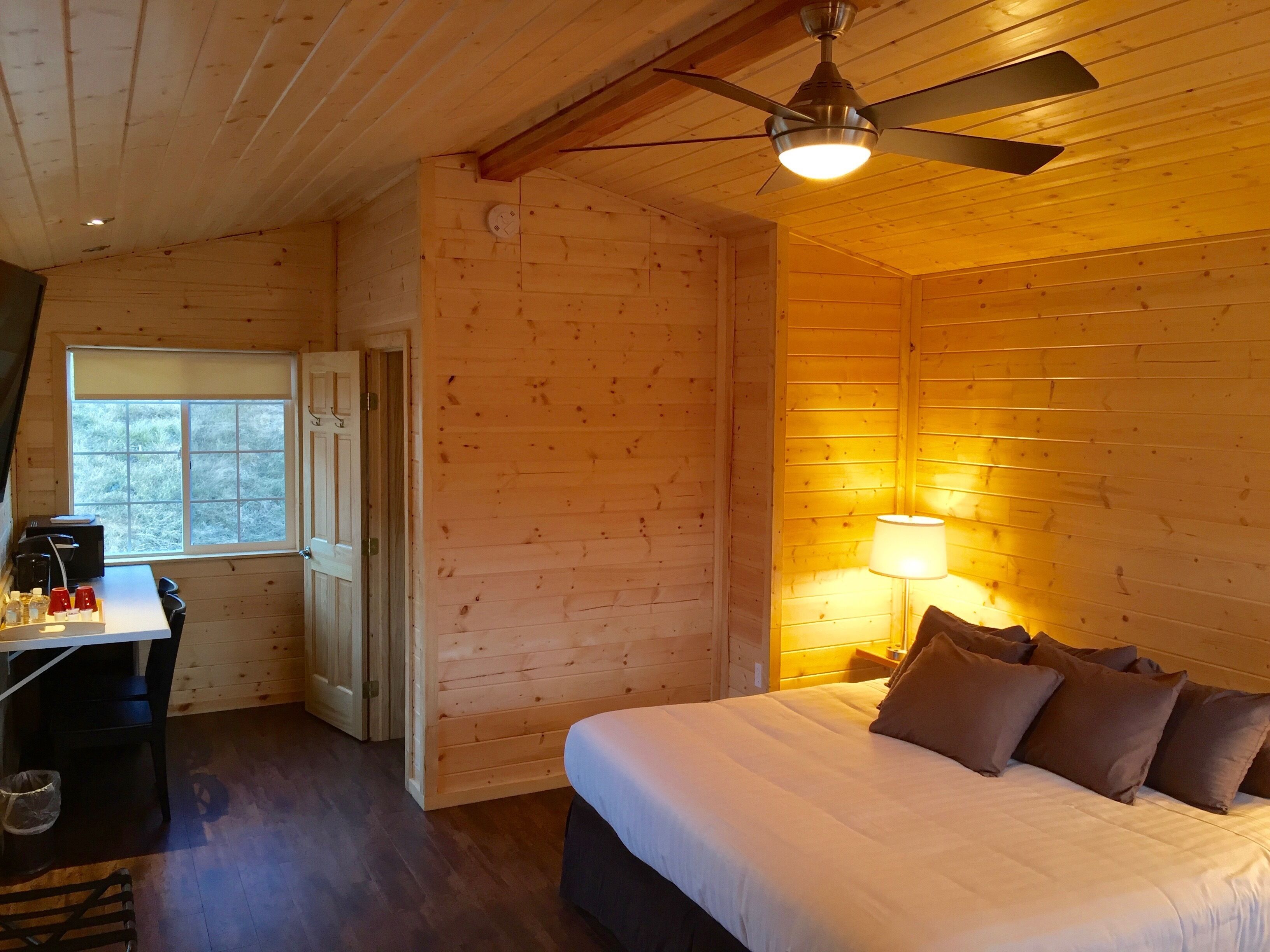 1 slaapkamer, een strijkplank/strijkijzer, wifi, beddengoed