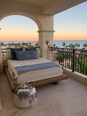 Property grounds - Triple En-suite on the beach at Las Mananitas  (San Jose del cabo)