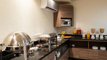 Free daily buffet breakfast