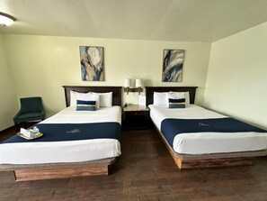 Quarto casal | Individualmente decorados, individualmente mobiliados, escrivaninha