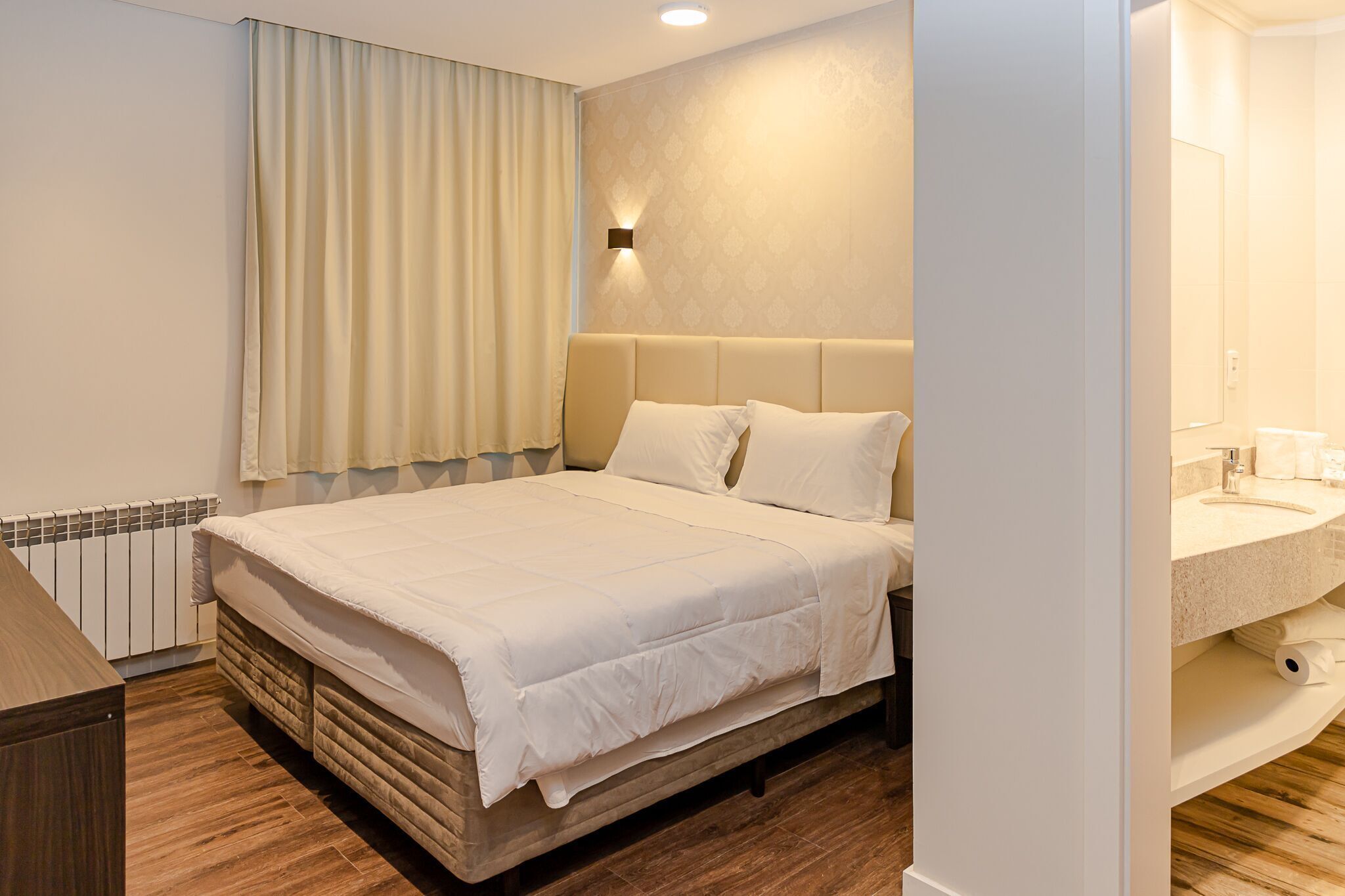 Bar mini, katil bayi/kot (percuma), Wi-fi percuma, cadar katil 