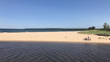 Solstolar och strandhanddukar