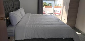 Quarto casal econômico | Wi-Fi de cortesia, roupa de cama