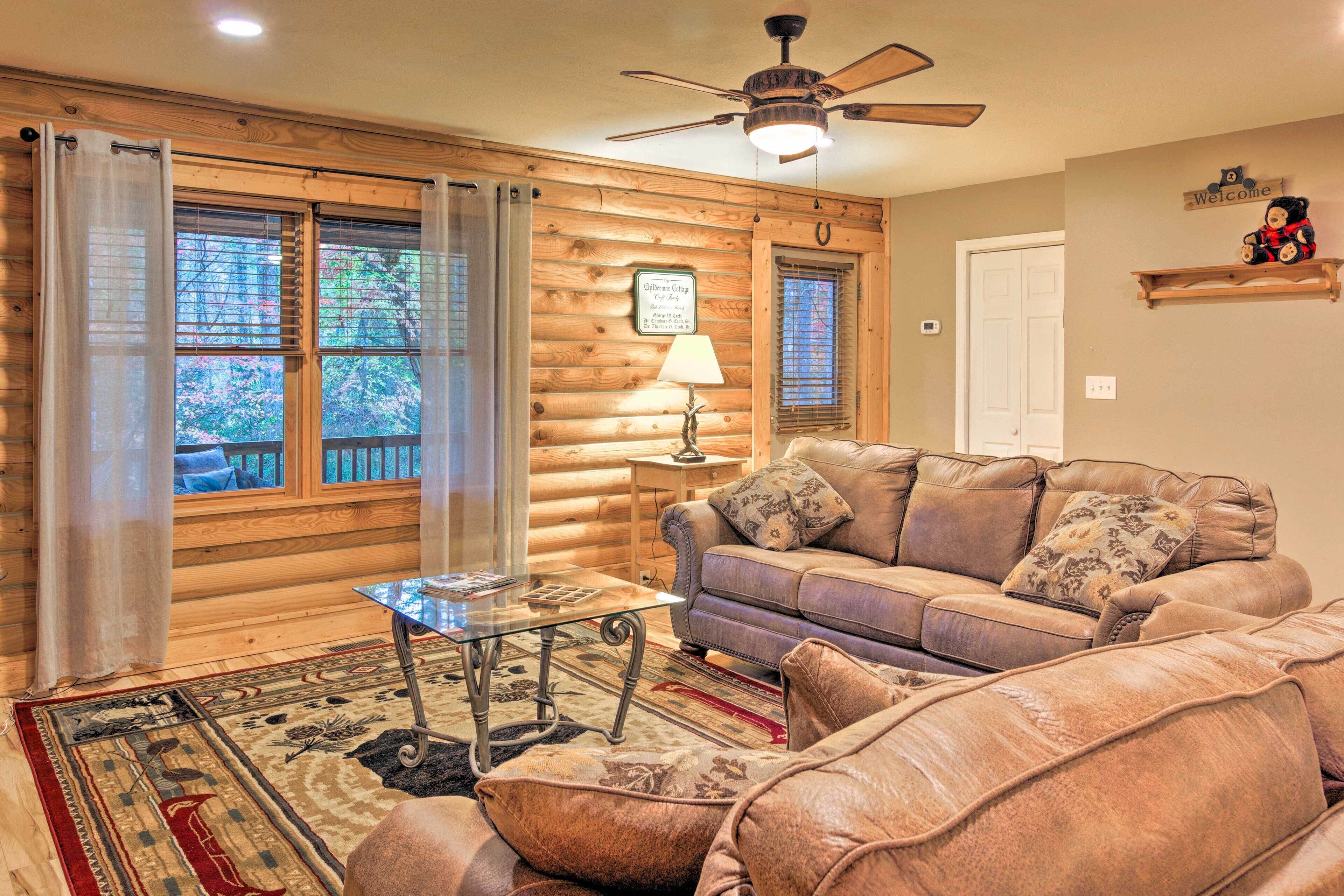 Cedar Mountain Log Cabin: 4 Mi DuPont State Forest