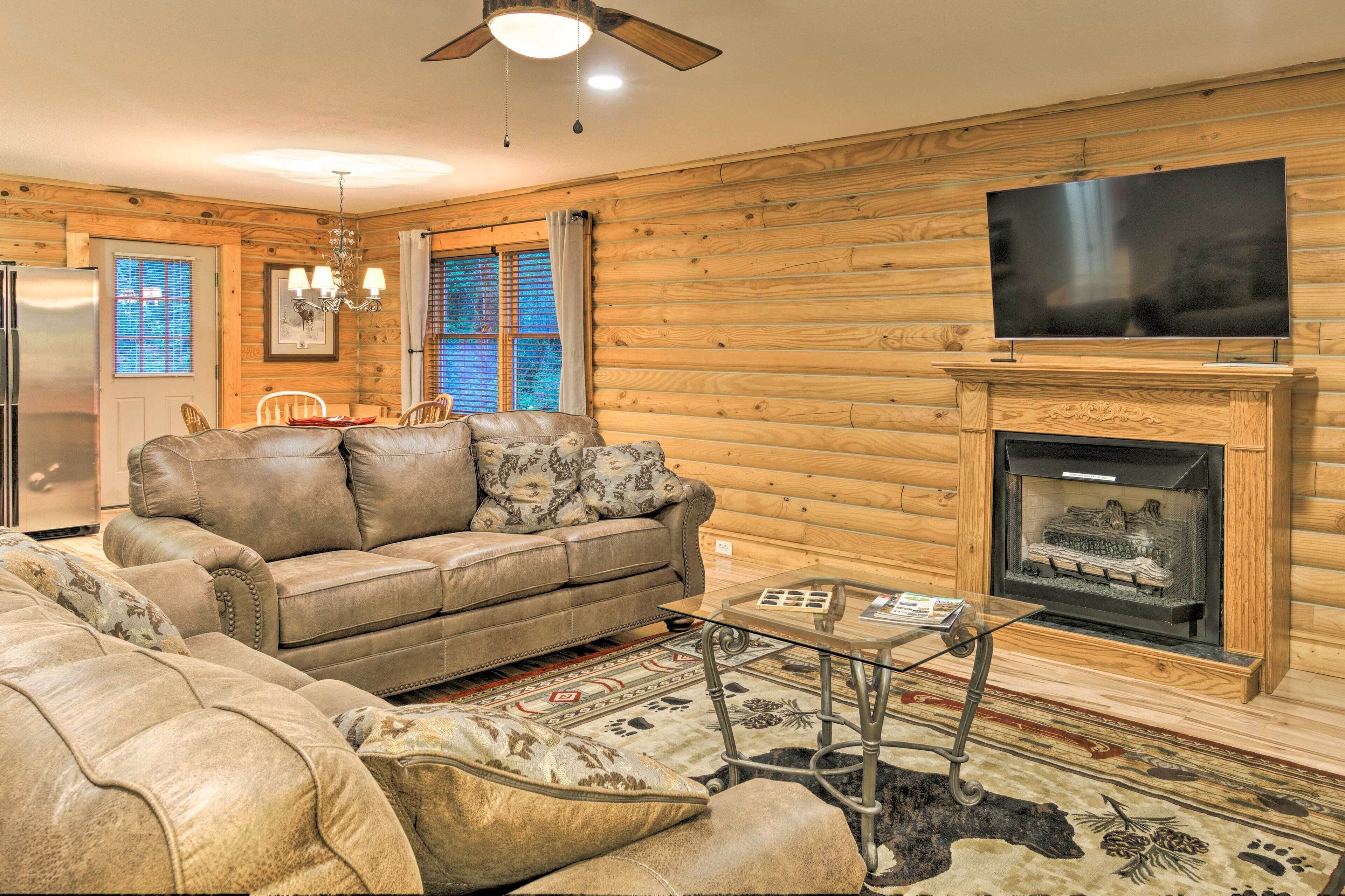 Cedar Mountain Log Cabin: 4 Mi DuPont State Forest