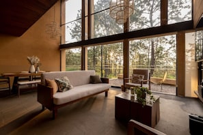 Smart TV, fireplace, video games, ping pong