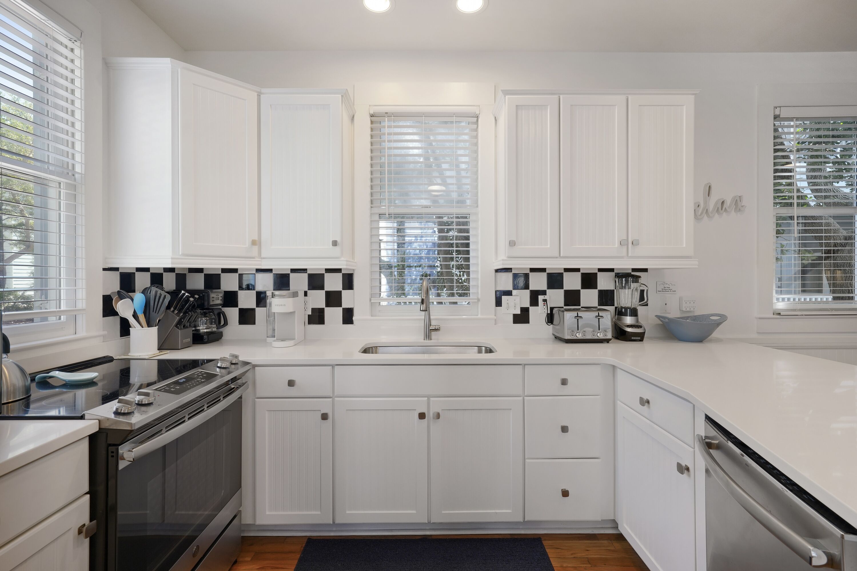 UPDATED RENOVATED HOME IN SEASIDE, Oasis, sleeps 10!