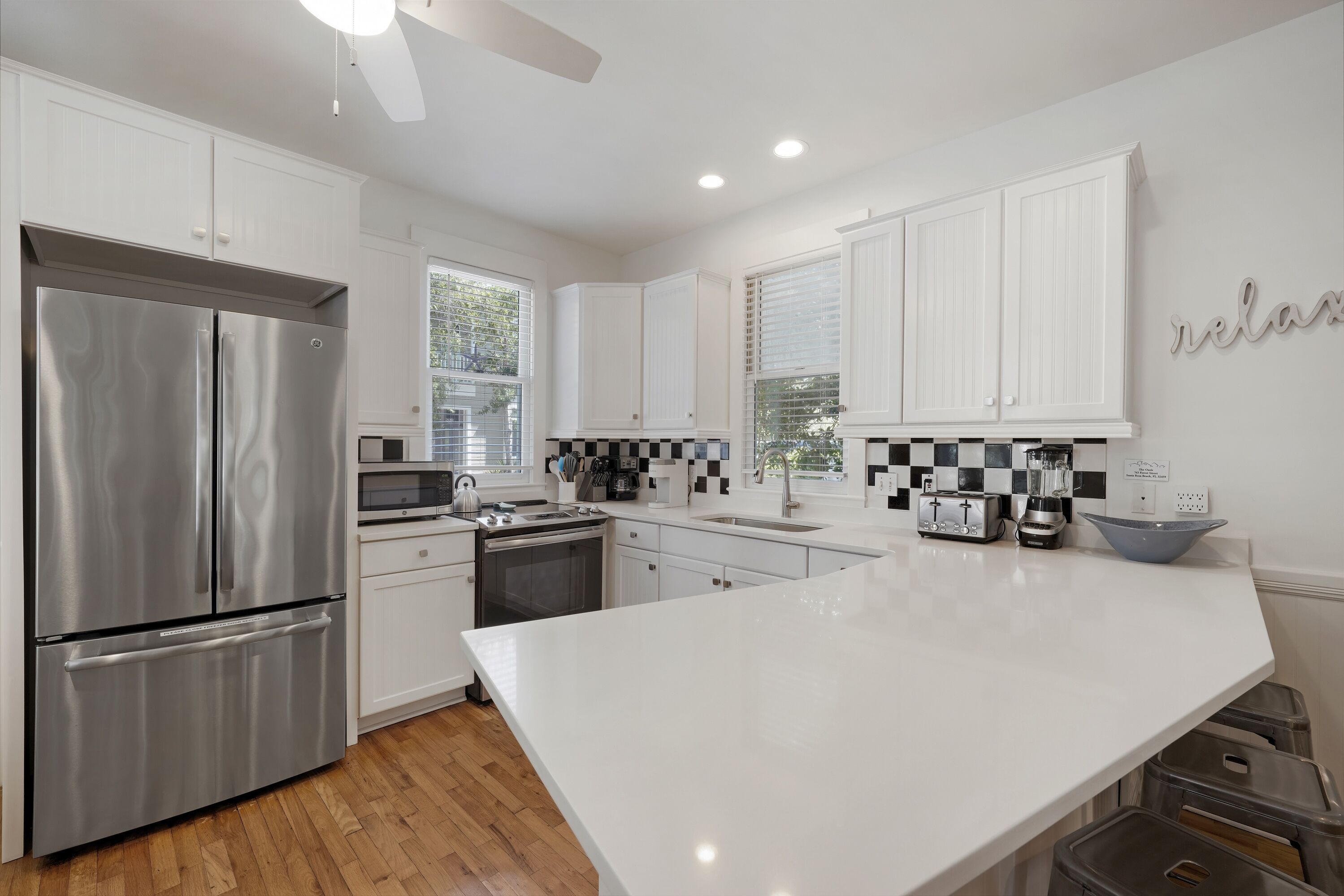 UPDATED RENOVATED HOME IN SEASIDE, Oasis, sleeps 10!