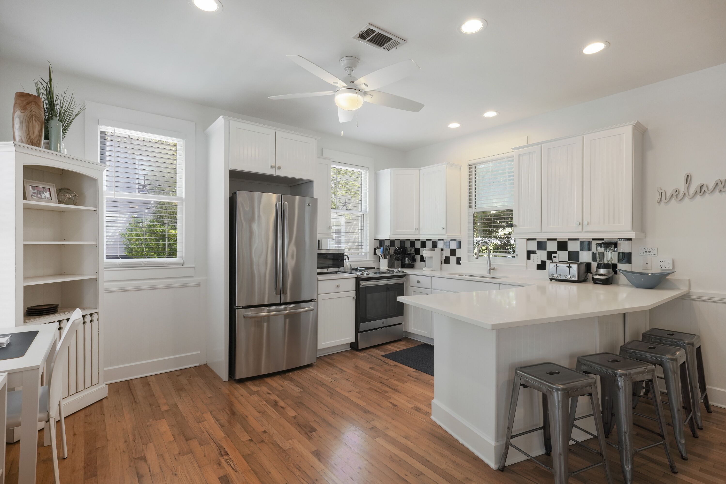 UPDATED RENOVATED HOME IN SEASIDE, Oasis, sleeps 10!