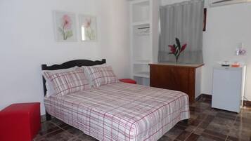 Quarto casal tradicional | Minibar, truy cập Internet không dây miễn phí, bộ trải giường