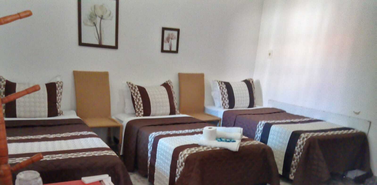 Kolmen hengen standard-huone | Kylpyhuone | Suihku, pyyhkeet