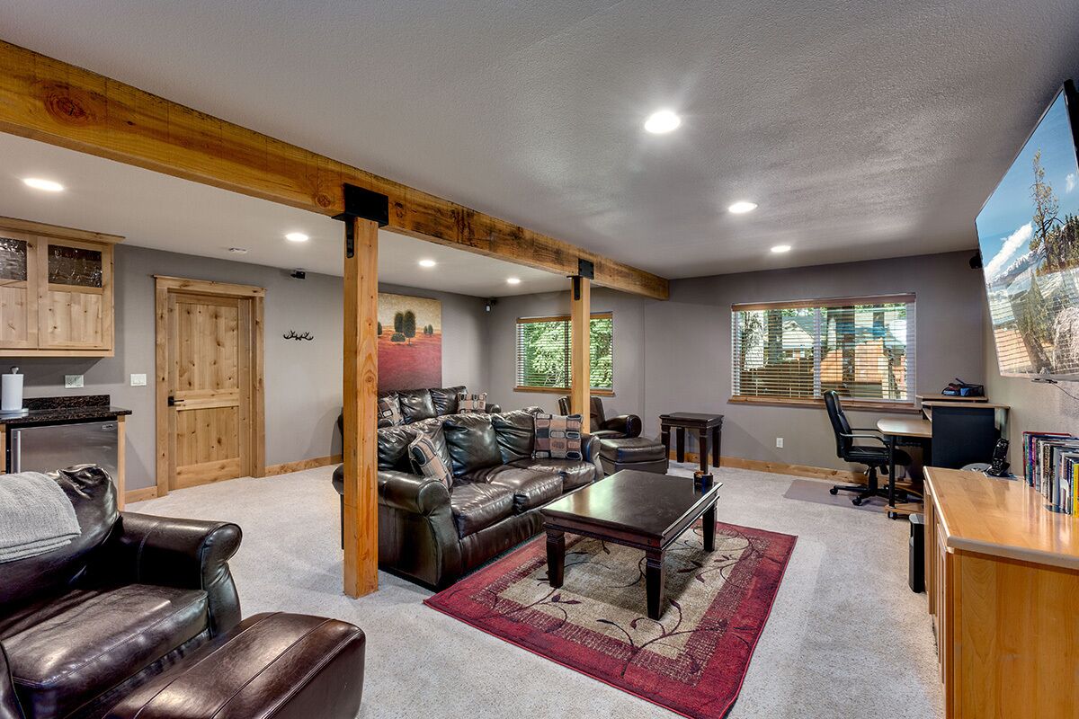 Forest View Lodge Private Hot Tub and Pool Table