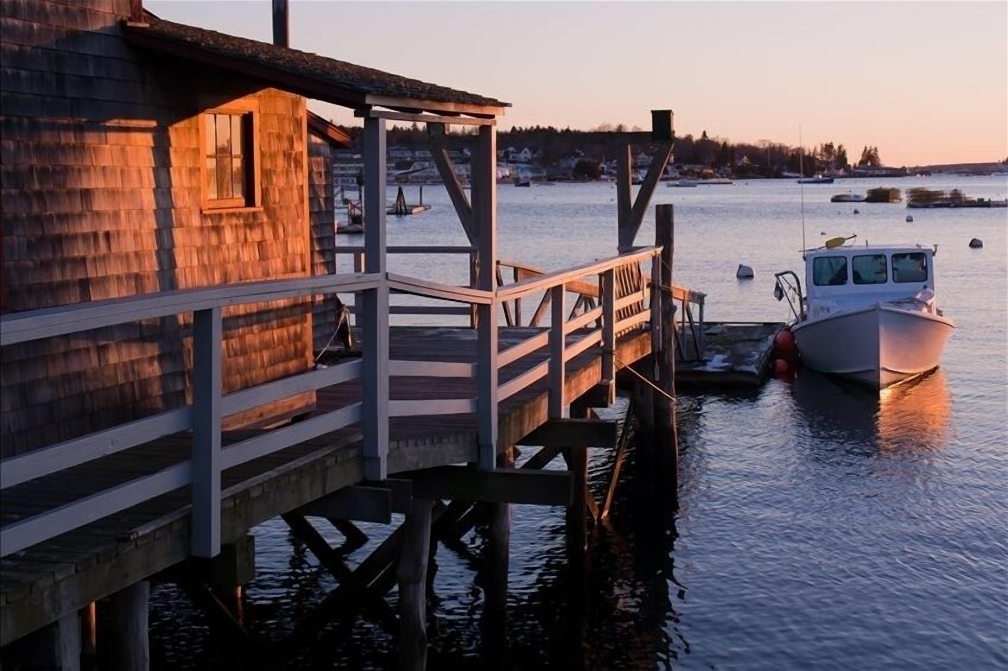 Artist's studio on the footbridge, just steps from Back Bay Cottage