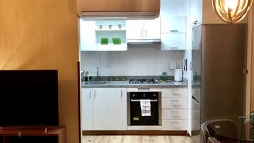 Fridge, microwave, stovetop, blender