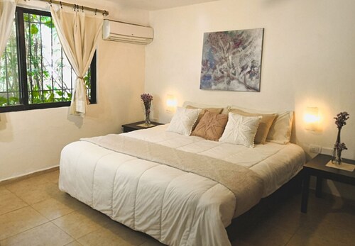 2 min to the Beach - Home & Garden