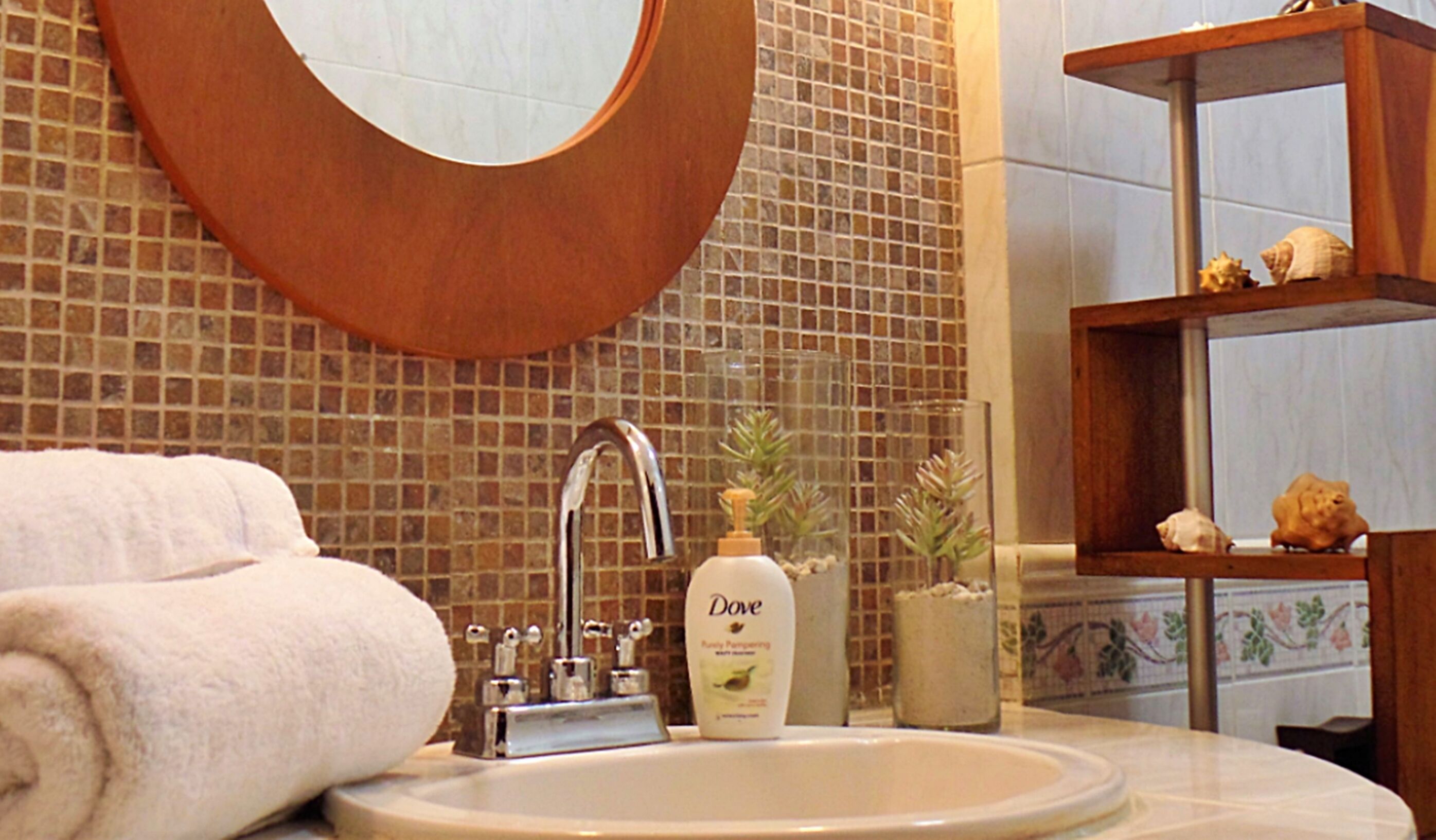 2 min to the Beach - Home & Garden