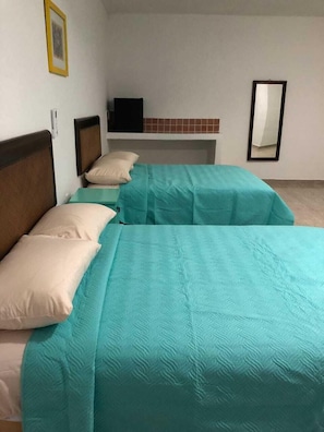Minibar, blackout curtains, iron/ironing board, free WiFi - Airport Sleepy Inn (Cancun)