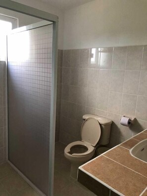 تجهيزات دش، مناشف، صابون، شامبو
