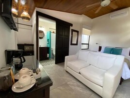 Superior | Living area | 40-inch Smart TV with satellite channels, TV