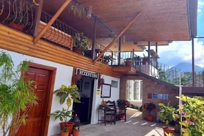 Reception - La Fortuna Lodge by Treebu Hotels (La Fortuna)