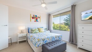 3 bedrooms, iron/ironing board, travel cot