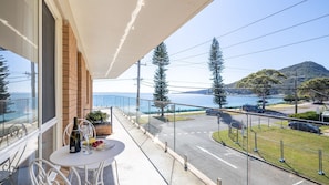 Outdoor dining - Shoal Towers 5, 11 Shoal Bay Rd - Air Conditioned, WiFi - fantastic location with water views (Shoal Bay)